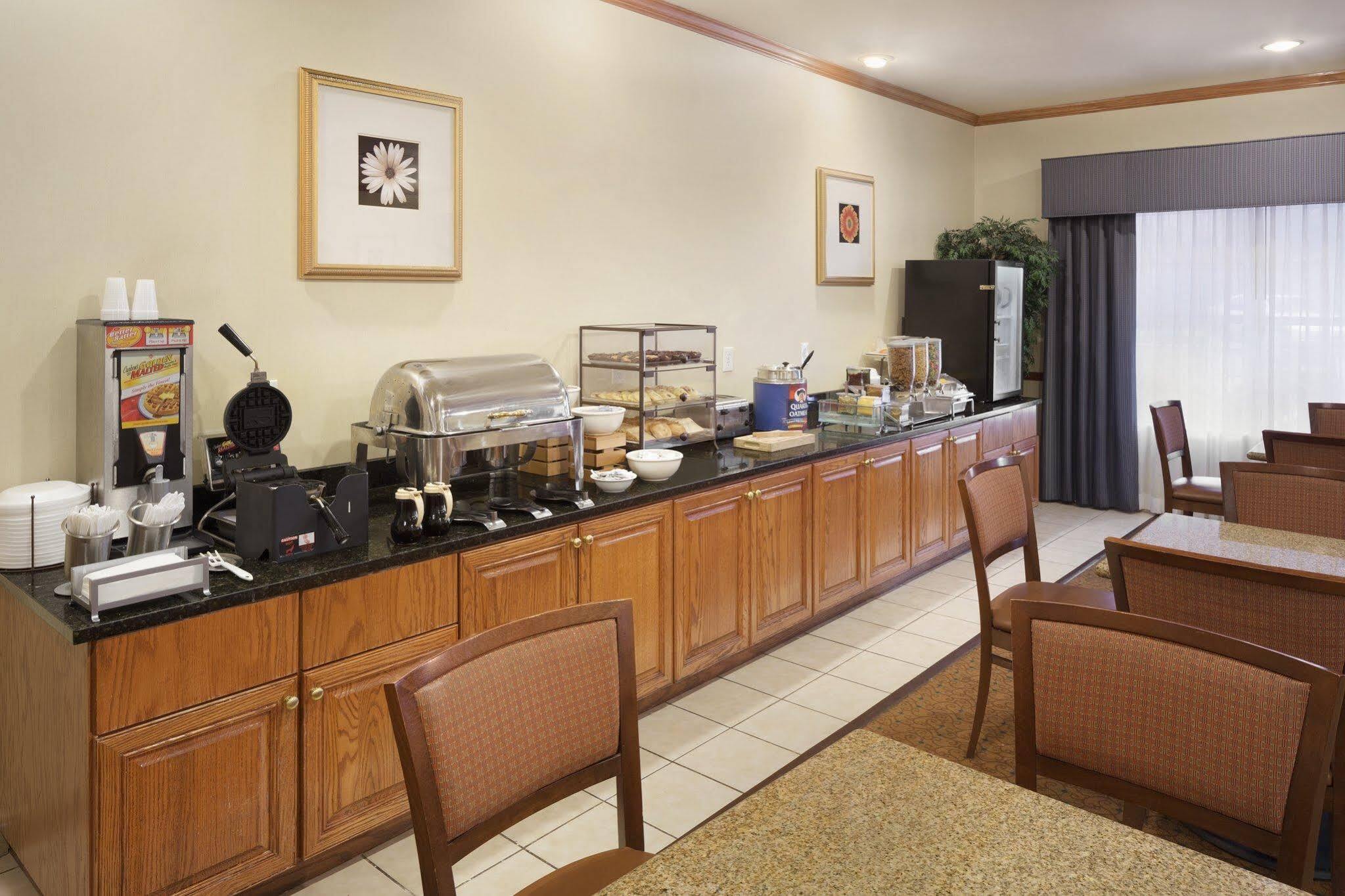 Comfort Inn & Suites Fairburn Esterno foto